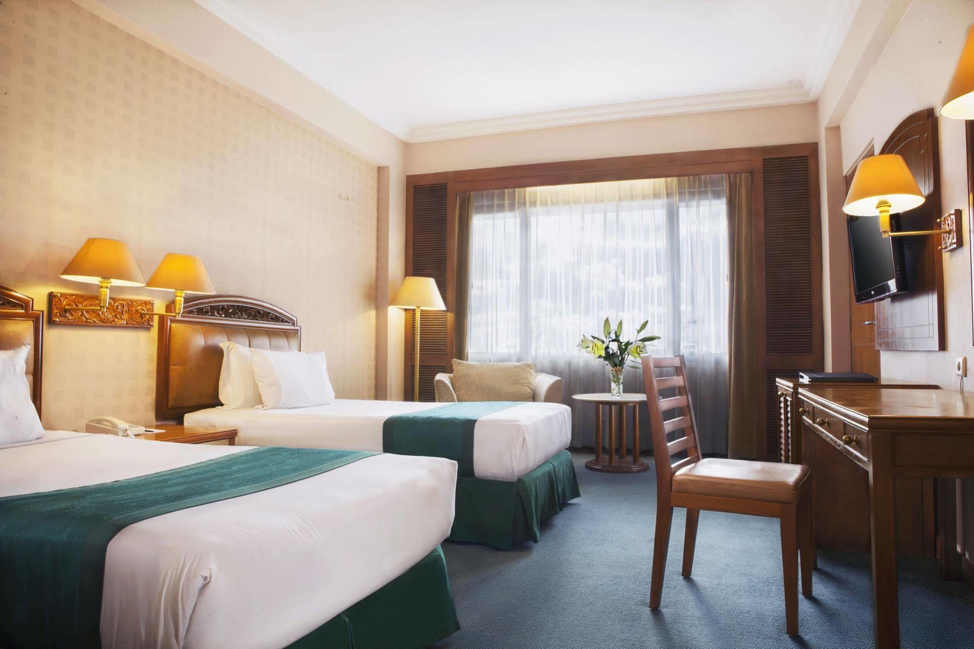 Grand Diamond Hotel Yogyakarta Maguwo Exterior photo